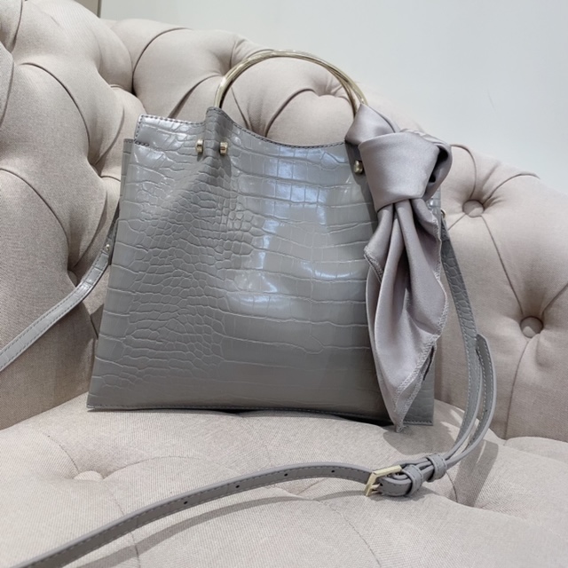 くすみカラーが大人可愛いクロコ風バッグ Jewelna Rose ジュエルナローズ公式サイト